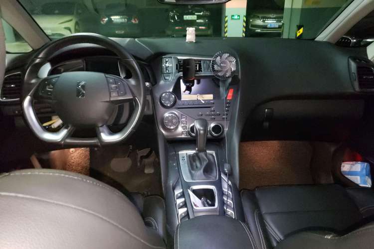 Used DS 5 2014 1.6T Luxury Edition THP160 Center Console