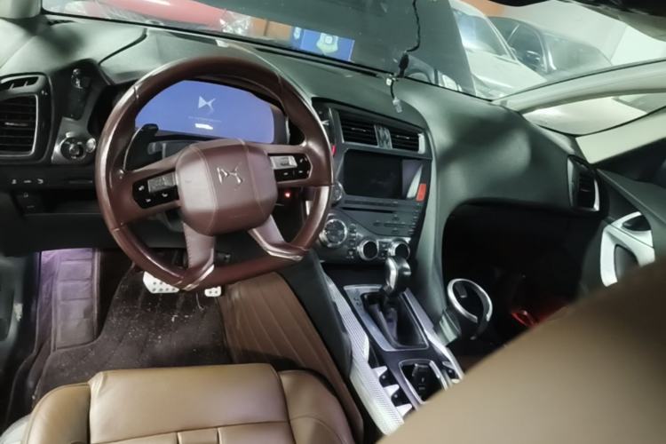 Used DS 5 2014 1.6T Luxury Edition THP200 Center Console