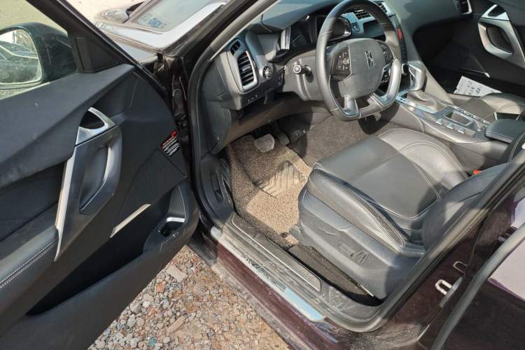 Used DS 5 2014 1.6T Elegant Version THP160 Driver Seat