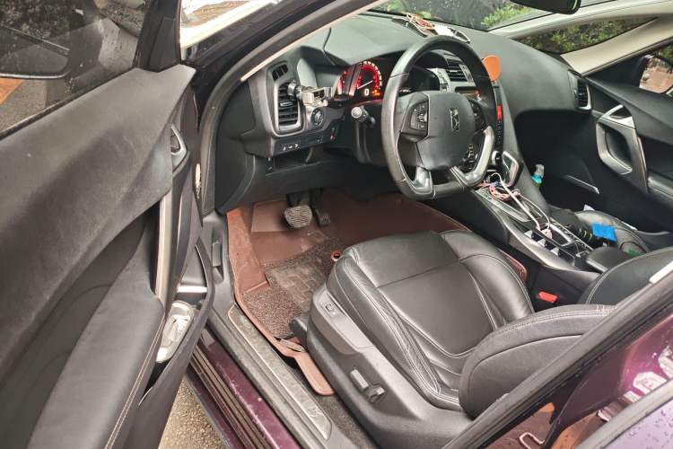 Used DS 5 2014 1.6T Luxury Edition THP160 Driver Seat