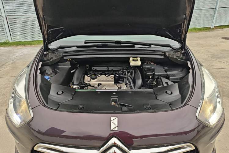 Used DS 5 2014 1.6T Luxury Edition THP200 Engine Bay