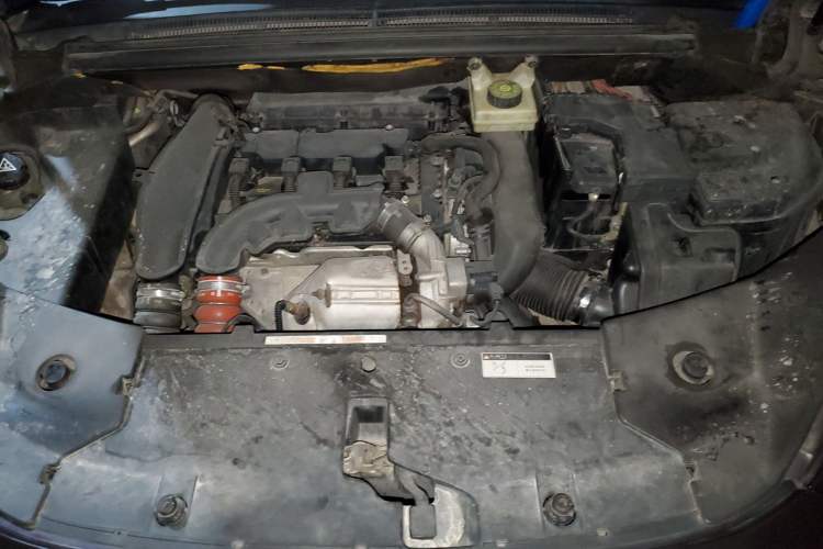 Used DS 5 2014 1.6T Luxury Edition THP160 Engine Bay