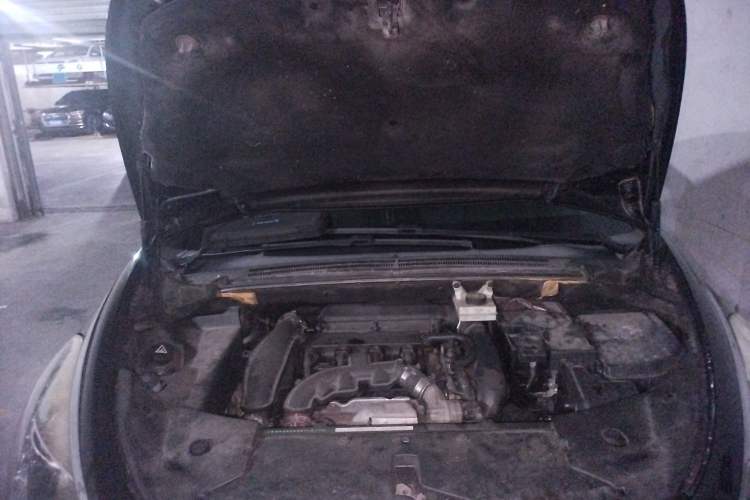 Used DS 5 2014 1.6T Luxury Edition THP160 Engine Bay