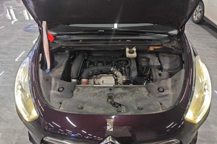 Used DS 5 2014 1.6T Luxury Edition THP160 Engine Bay