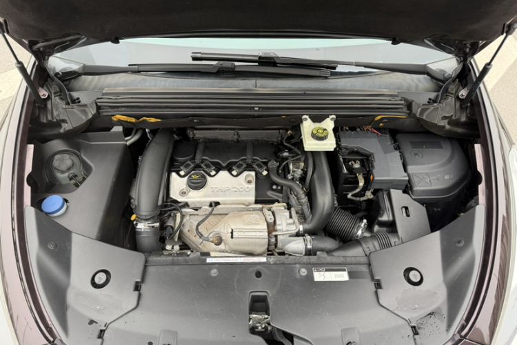 Used DS 5 2014 1.6T Luxury Edition THP200 Engine Bay