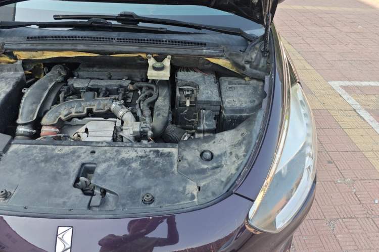 Used DS 5 2014 1.6T Luxury Edition THP160 Engine Bay Left