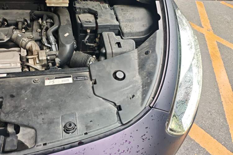 Used DS 5 2014 1.6T Luxury Edition THP160 Engine Bay Left