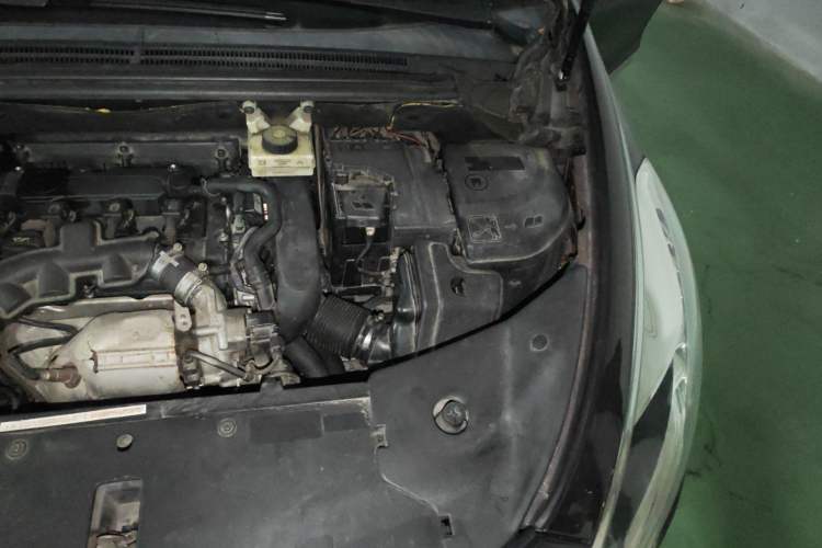 Used DS 5 2014 1.6T Luxury Edition THP160 Engine Bay Left