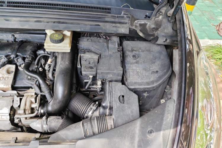 Used DS 5 2014 1.6T Luxury Edition THP200 Engine Bay Left