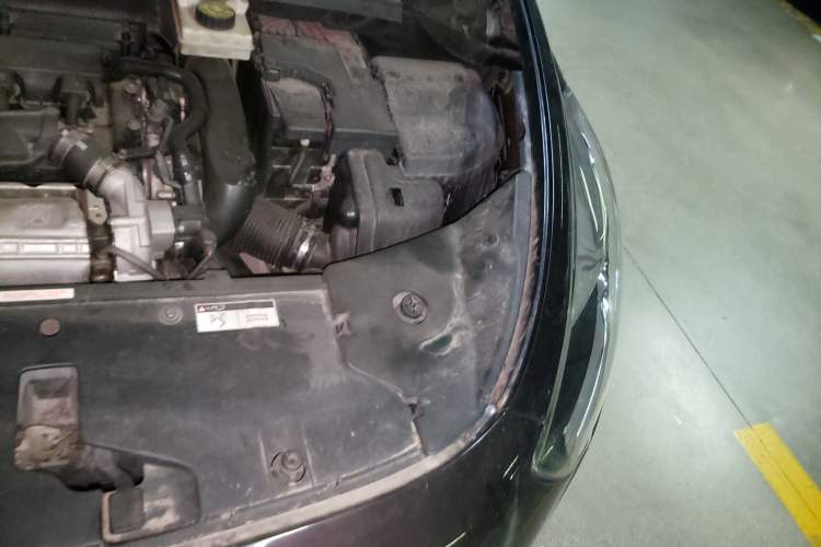 Used DS 5 2014 1.6T Luxury Edition THP160 Engine Bay Left