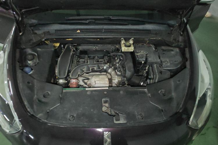 Used DS 5 2014 1.6T Luxury Edition THP160 Engine Bay