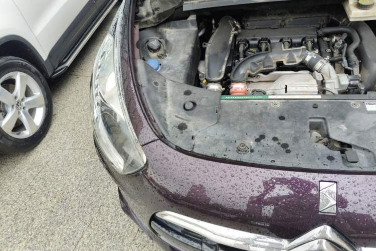 Used DS 5 2014 1.6T Luxury Edition THP160 Engine Bay Right