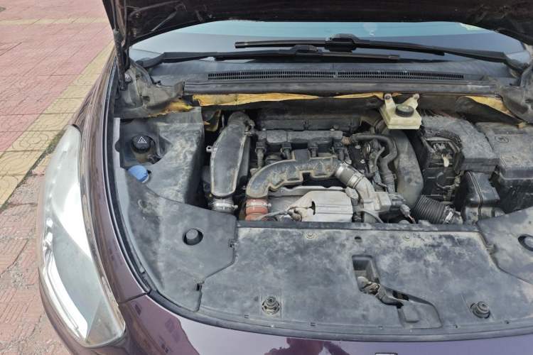 Used DS 5 2014 1.6T Luxury Edition THP160 Engine Bay Right
