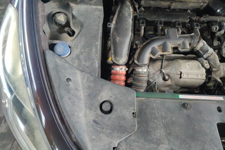 Used DS 5 2014 1.6T Elegant Version THP160 Engine Bay Right