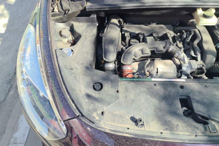 Used DS 5 2014 1.6T Luxury Edition THP160 Engine Bay Right