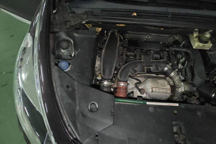 Used DS 5 2014 1.6T Luxury Edition THP160 Engine Bay Right