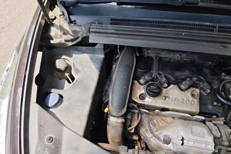 Used DS 5 2014 1.6T Luxury Edition THP200 Engine Bay Right