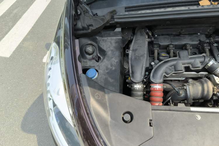 Used DS 5 2014 1.6T Luxury Edition THP160 Engine Bay Right