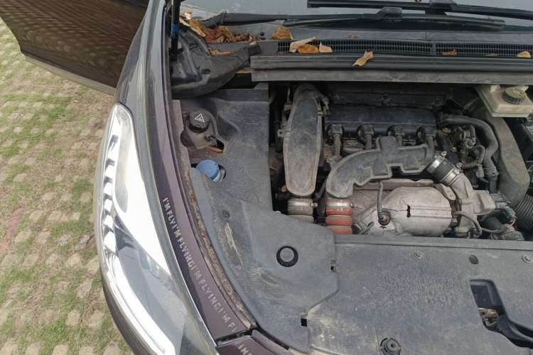 Used DS 5 2014 1.6T Luxury Edition THP160 Engine Bay Right