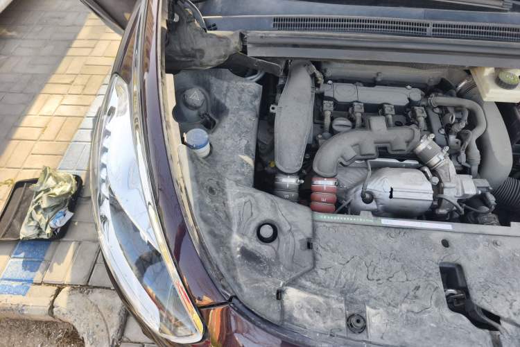 Used DS 5 2014 1.6T Luxury Edition THP160 Engine Bay Right