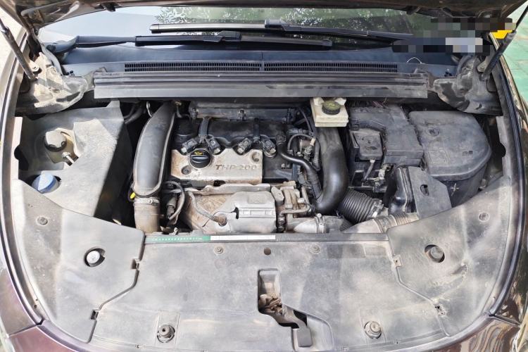 Used DS 5 2014 1.6T Luxury Edition THP200 Engine Bay