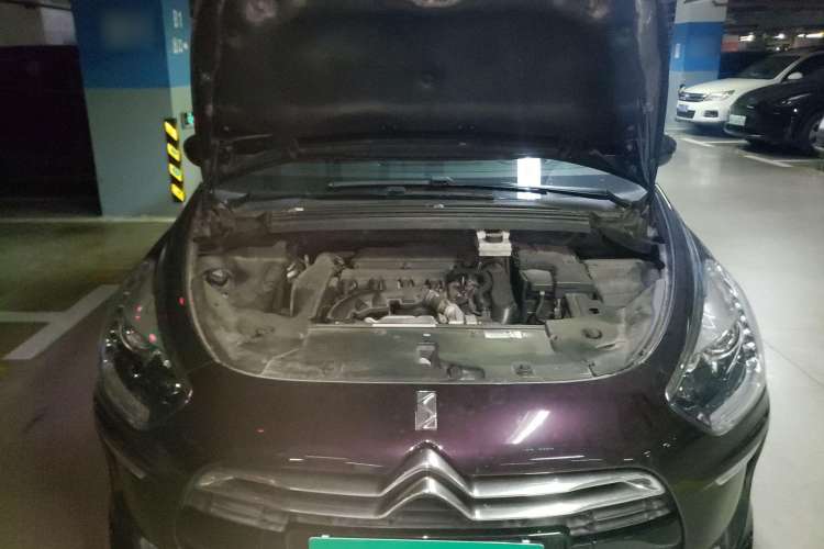 Used DS 5 2014 1.6T Luxury Edition THP160 Engine Bay