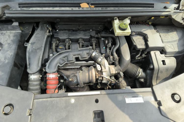 Used DS 5 2014 1.6T Luxury Edition THP160 Engine Bay