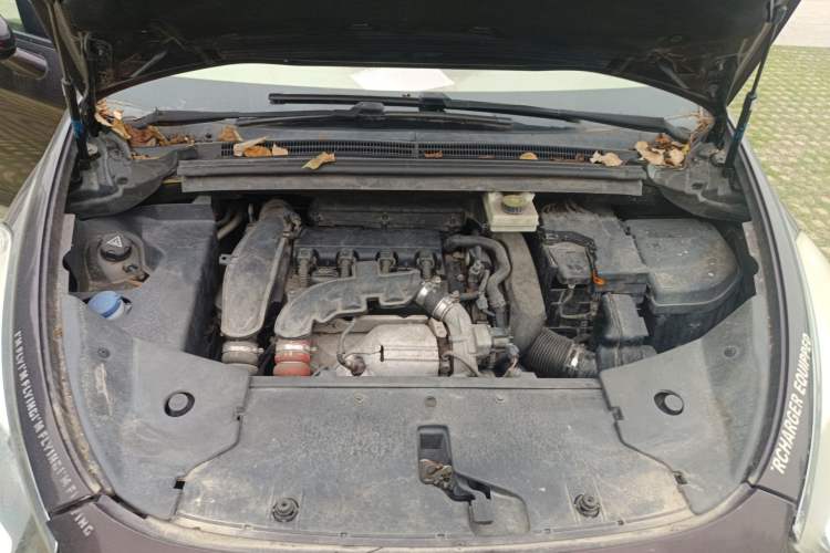Used DS 5 2014 1.6T Luxury Edition THP160 Engine Bay