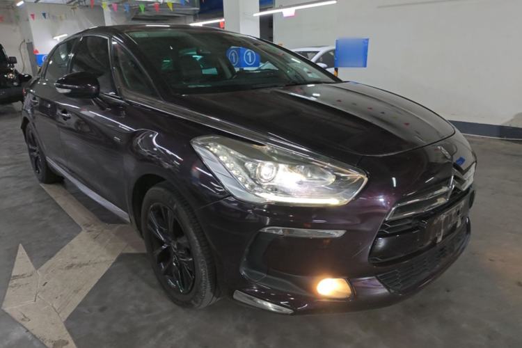 Used DS 5 2014 1.6T Luxury Edition THP160 Front Right 45 Deg