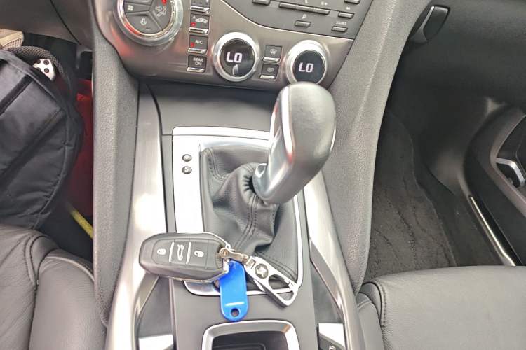 Used DS 5 2014 1.6T Luxury Edition THP200 Gear Lever