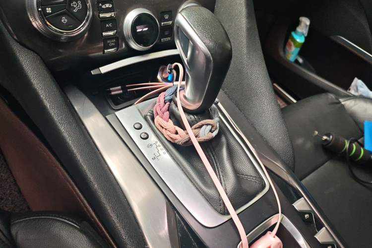 Used DS 5 2014 1.6T Luxury Edition THP160 Gear Lever
