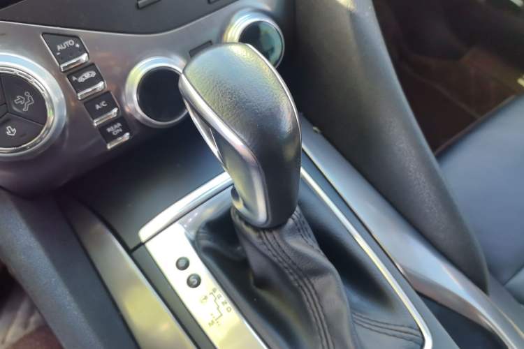 Used DS 5 2014 1.6T Luxury Edition THP160 Gear Lever