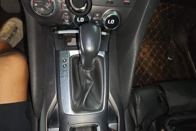 Used DS 5 2014 1.6T Luxury Edition THP160 Gear Lever