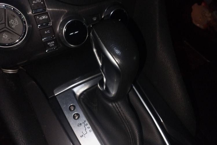 Used DS 5 2014 1.6T Luxury Edition THP160 Gear Lever
