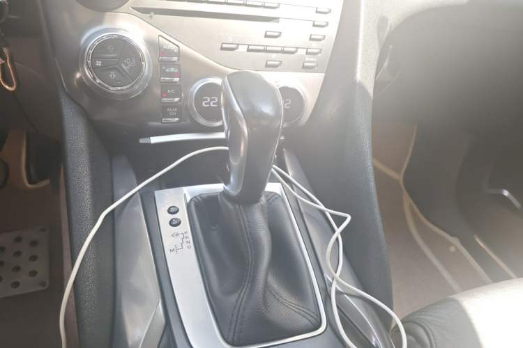 Used DS 5 2014 1.6T Luxury Edition THP160 Gear Lever
