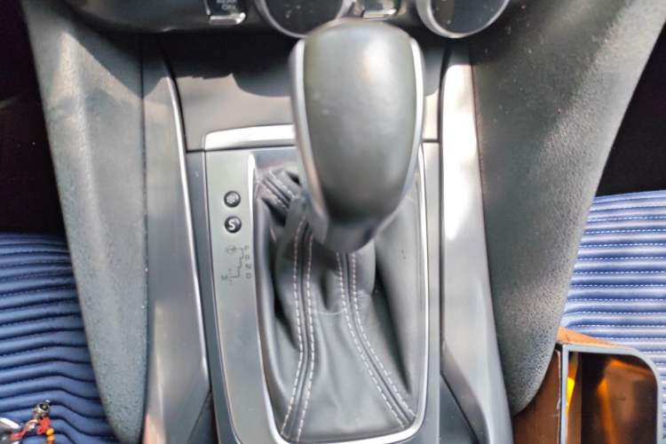 Used DS 5 2014 1.6T Luxury Edition THP200 Gear Lever