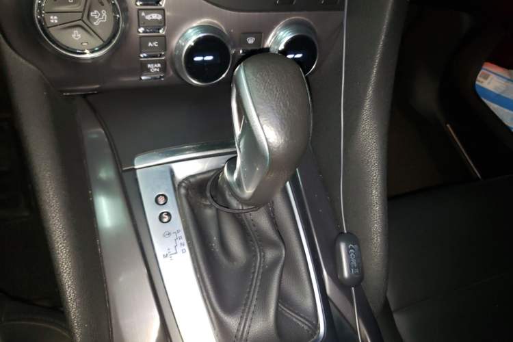 Used DS 5 2014 1.6T Luxury Edition THP160 Gear Lever