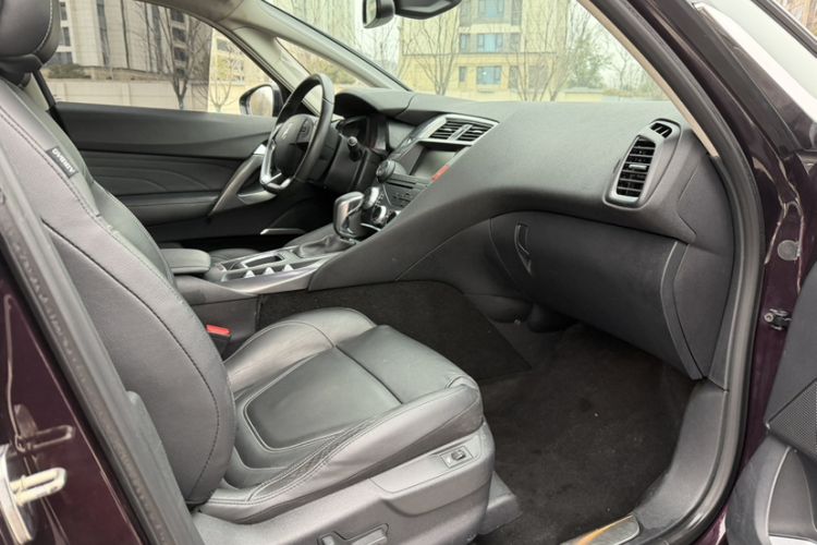 Used DS 5 2014 1.6T Luxury Edition THP200 Interior 4