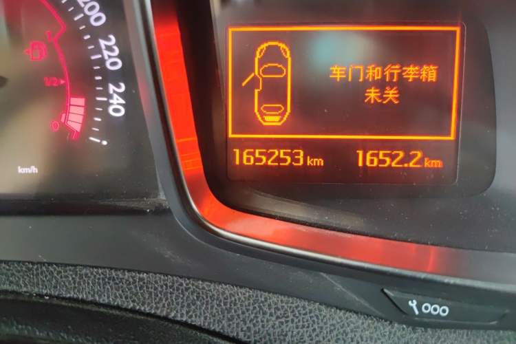 Used DS 5 2014 1.6T Elegant Version THP160 Odometer Close Up