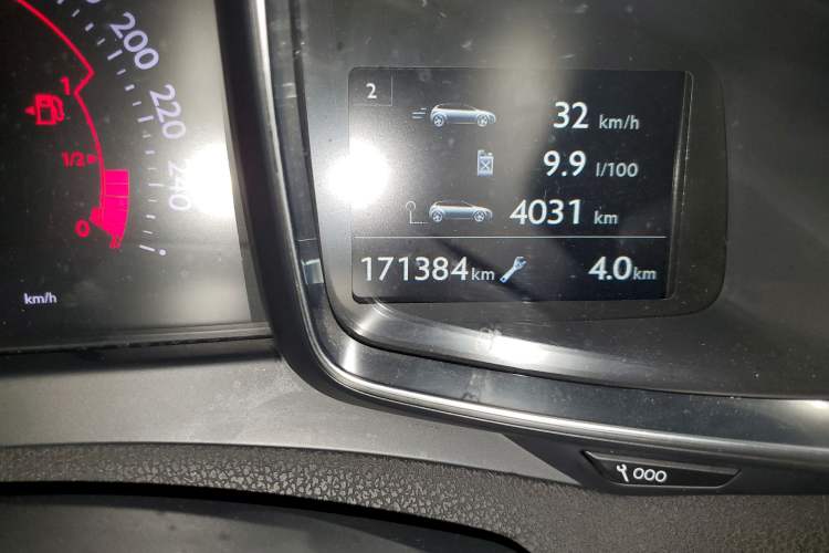 Used DS 5 2014 1.6T Luxury Edition THP160 Odometer Close Up