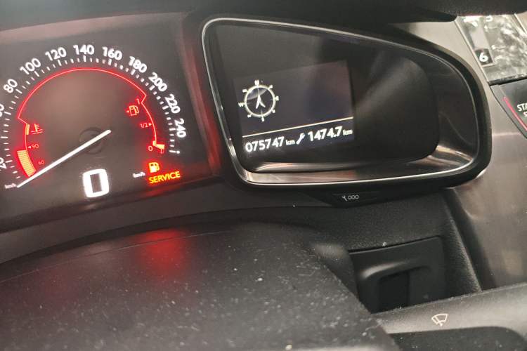 Used DS 5 2014 1.6T Luxury Edition THP160 Odometer Close Up