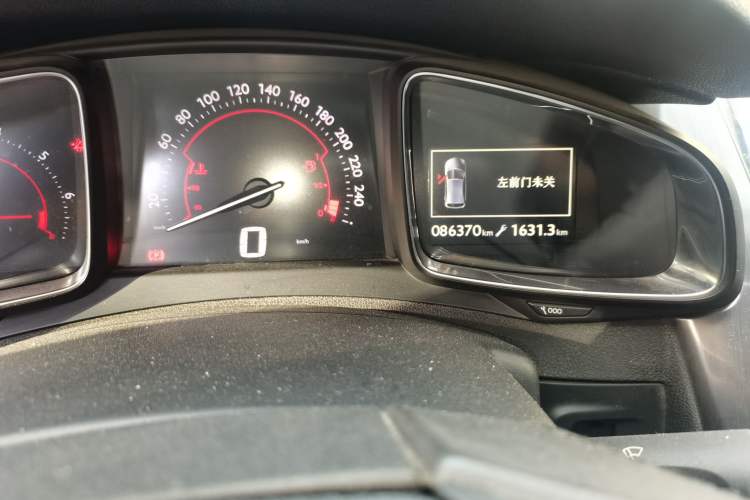 Used DS 5 2014 1.6T Luxury Edition THP200 Odometer Close Up