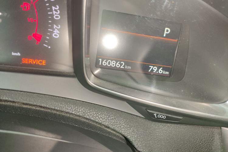 Used DS 5 2014 1.6T Luxury Edition THP200 Odometer Close Up