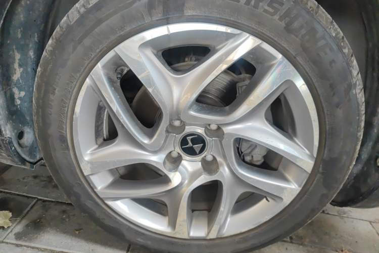Used DS 5 2014 1.6T Elegant Version THP160 Right Front Wheel Hub