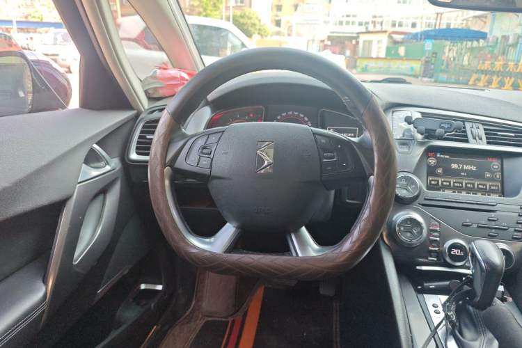 Used DS 5 2014 1.6T Luxury Edition THP160 Steering Wheel