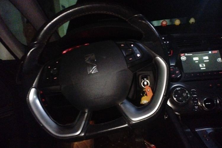 Used DS 5 2014 1.6T Luxury Edition THP160 Steering Wheel