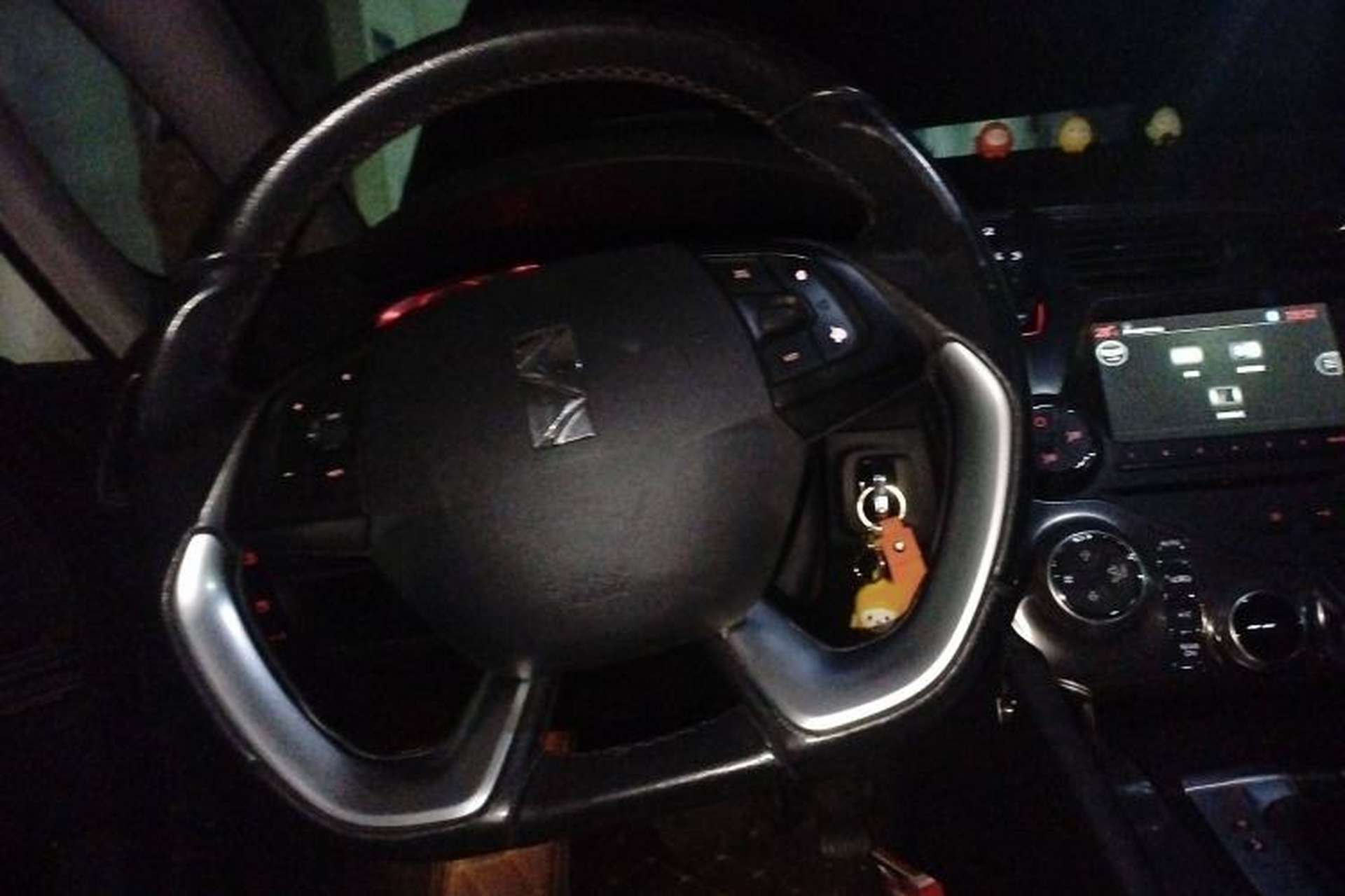 Used DS 5 2014 1.6T Luxury Edition THP160 Steering Wheel