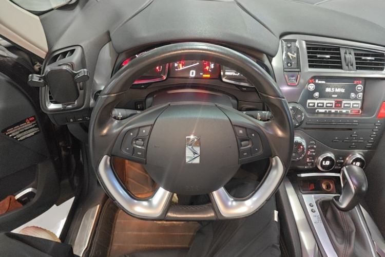 Used DS 5 2014 1.6T Luxury Edition THP160 Steering Wheel
