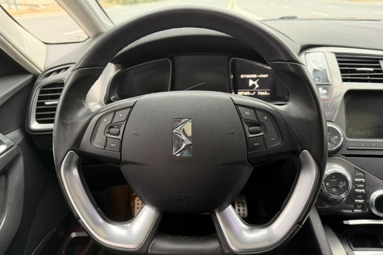 Used DS 5 2014 1.6T Luxury Edition THP200 Steering Wheel