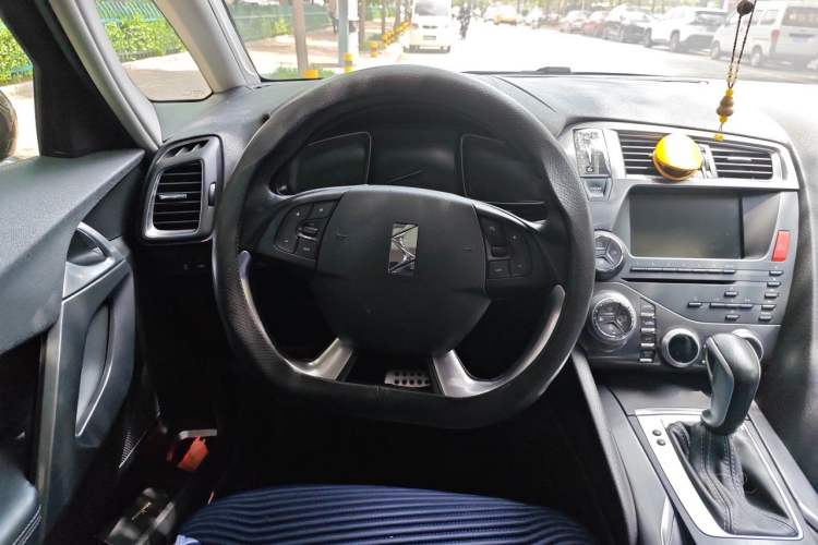 Used DS 5 2014 1.6T Luxury Edition THP200 Steering Wheel